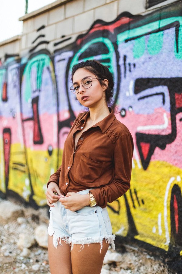 Comment intégrer un mur de graffiti artistique dans une chambre d'adolescent tout en préservant les surfaces ?